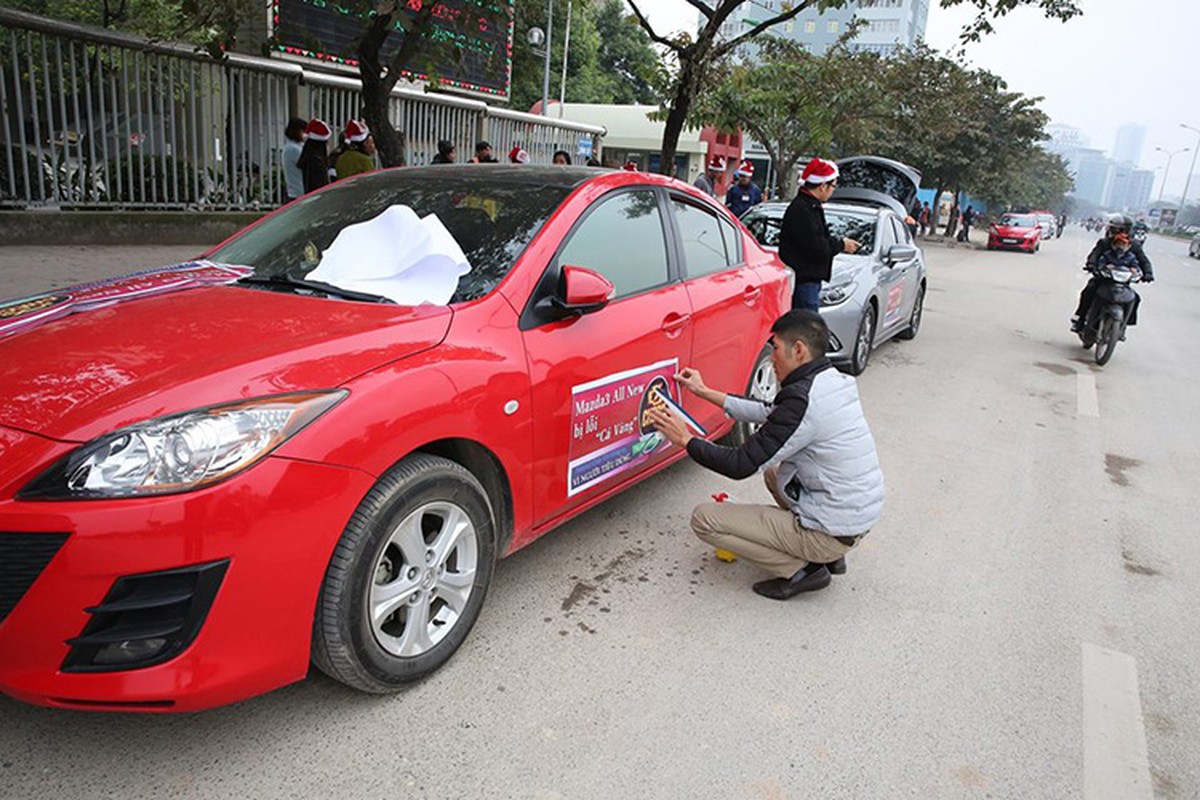 Dan xe Mazda 3 chang khau hieu 